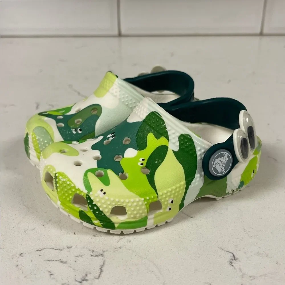 KIDS' CROCS TODDLER CLASSIC GLOW SLIME MONSTER CLOG Size 5 C